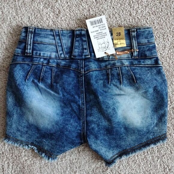 Docefit size 28 distressed denim shorts - Picture 2 of 3